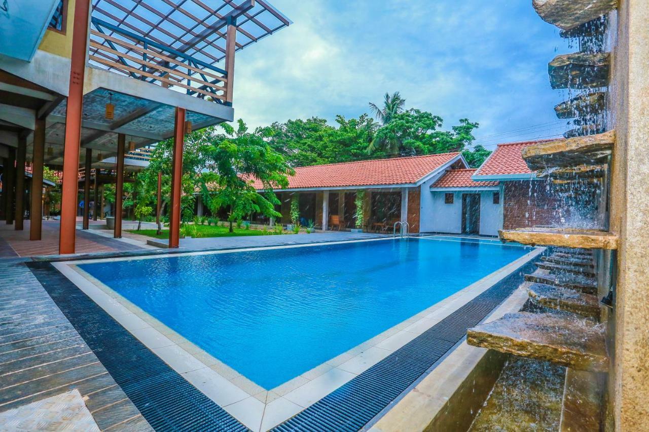 Olinia Airport Hotel Katunayaka Ngoại thất bức ảnh