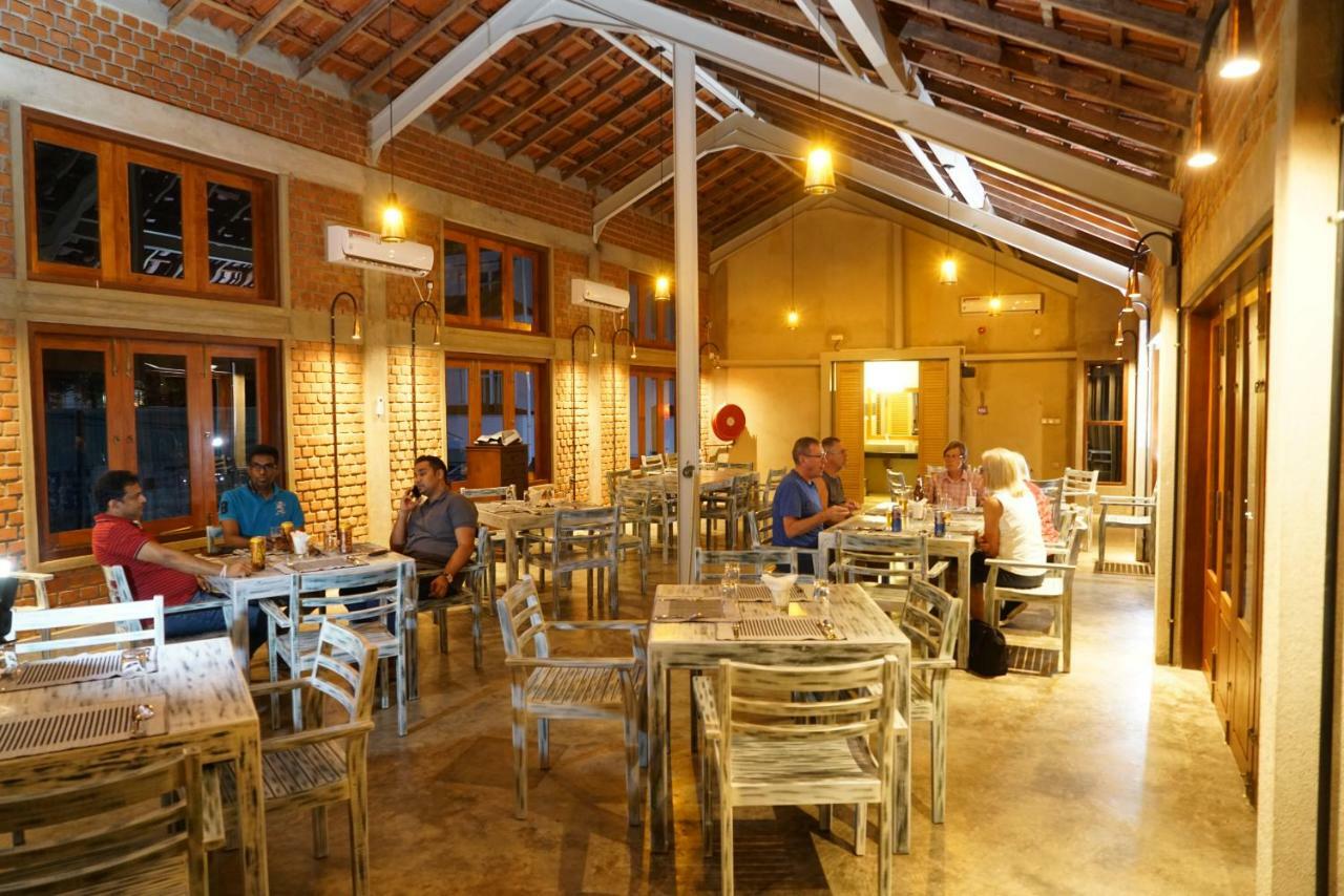 Olinia Airport Hotel Katunayaka Ngoại thất bức ảnh